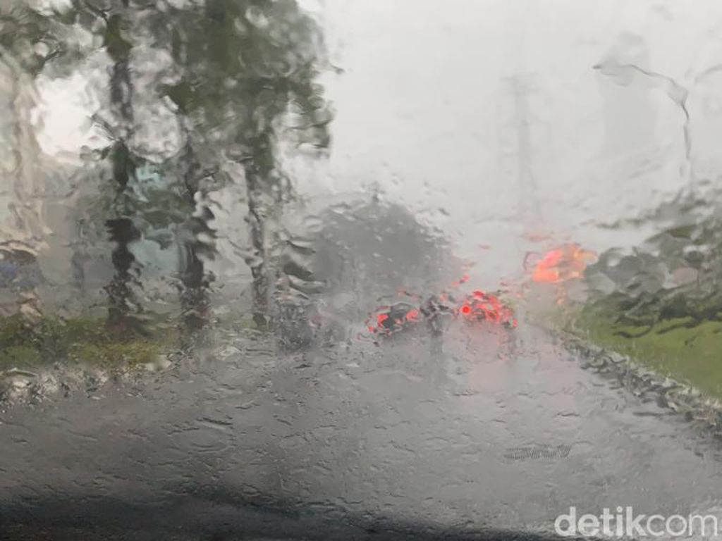 Awas! Sejumlah Daerah di Jatim akan Turun Hujan Deras Hari Ini