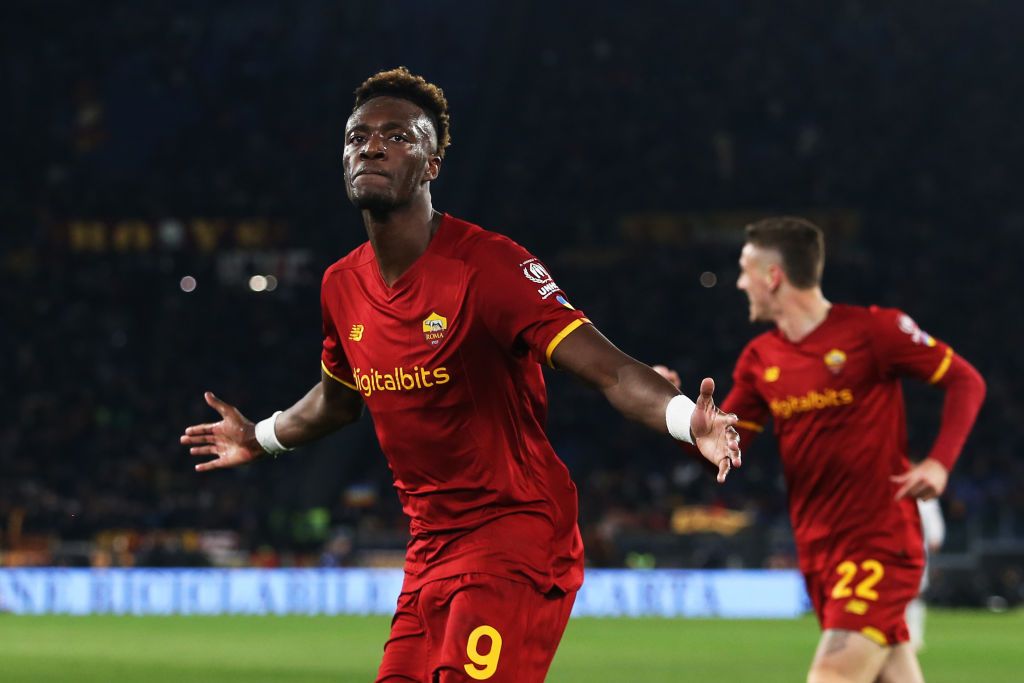 ROME, ITALY - MARCH 05: Tammy Abraham of Roma celebrates scoring his sides first goal during the Serie A match between AS Roma and Atalanta BC at Stadio Olimpico on March 05, 2022 in Rome, Italy. (Photo by Paolo Bruno/Getty Images)