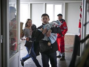 Tangis Orang Tua di Ukraina Saat Anak Jadi Korban Invasi Rusia