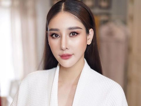 Dunia sedang dihebohkan dengan kasus kematian aktris cantik Thailand, Tangmo Nida Patcharaveerapong. Yuk, intip potretnya!