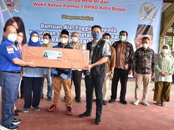 DBD Mewabah, Syarief Hasan Beri Bantuan Alat Fogging ke Warga Bogor