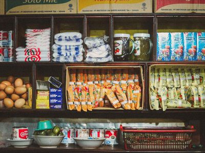 Warkop di New York City Hadirkan Mie Instan dan Bakwan Sayur