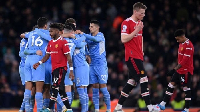 MANCHESTER, ENGLAND - MARCH 06: Fred of Manchester United looks dejected as Riyad Mahrez of Manchester City celebrates with team mates after scoring their sides fourth goal during the Premier League match between Manchester City and Manchester United at Etihad Stadium on March 06, 2022 in Manchester, England. (Photo by Laurence Griffiths/Getty Images)