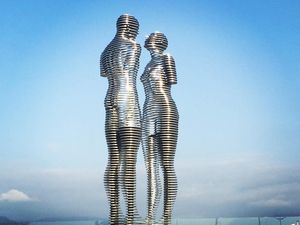 Ada di Georgia, Patung Ini Simbol Kisah Cinta Tragis Berlatar Invasi