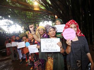 Aktivis Perempuan Berkain Peringati International Women Day