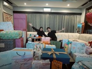 10 Foto Atta - Aurel Pamer Kado untuk Baby Ameena, Selimut Hermes Hingga Emas