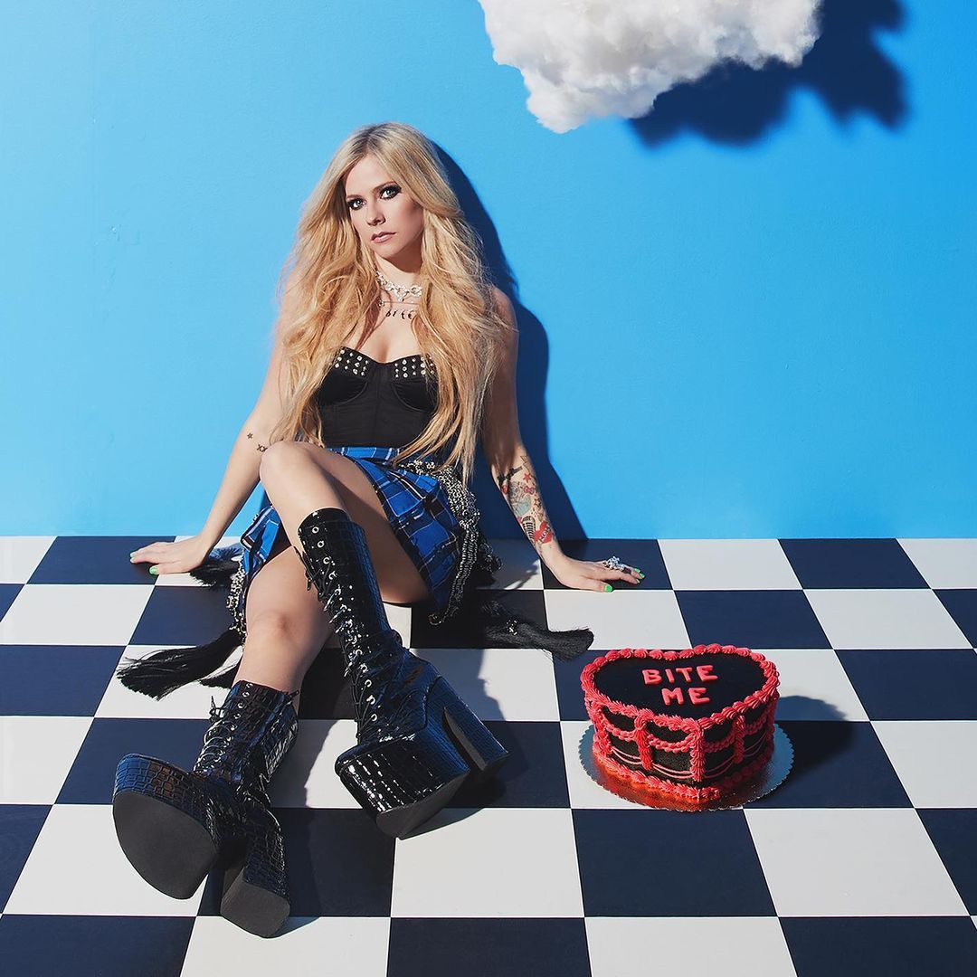 Avril Lavigne For Bite Me ?w=1080