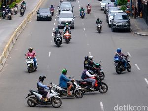 U-Turn Jauh, Pemotor Potong Jalan-Lawan Arus di Hayam Wuruk Jakarta