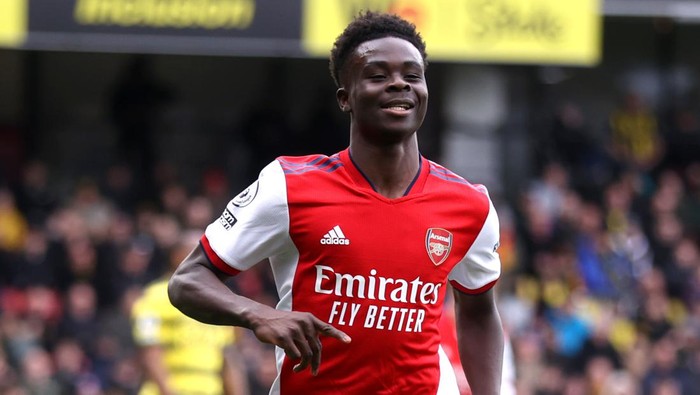 WATFORD, ENGLAND - MARCH 06: Bukayo Saka of Arsenal celebrates after scoring his sides second goal during the Premier League match between Watford and Arsenal at Vicarage Road on March 06, 2022 in Watford, England. (Photo by Alex Pantling/Getty Images)