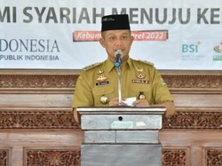Bupati Kebumen Dilantik Jadi Ketua Umum Masyarakat Ekonomi Syariah
