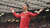 Cristiano, ujar Pedri saat menyebut nama terakhir dalam best eleven miliknya. Bagaimana menurut kalian? Bagus, kan, skuad pilihan Pedri? Foto: Getty Images/Nathan Stirk