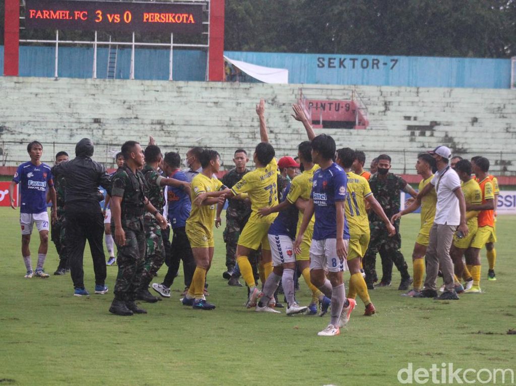 Farmel FC Menang 3-0 dari Persikota, Laga Sempat Ricuh Farmel FC Menang 3-0 dari Persikota, Laga Sempat Ricuh