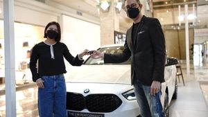 Sah! Momen Greysia Polii Jadi Pemilik Pertama BMW 218i Gran Coupe Sport M Performance