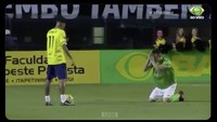 Satu lagi meme yang meledek Maguire. Dibilang sampai menyembah-nyembah di hadapan KDB. Foto: dok. Twitter