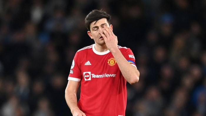 MANCHESTER, ENGLAND - MARCH 06: Harry Maguire of Manchester United looks dejected during the Premier League match between Manchester City and Manchester United at Etihad Stadium on March 06, 2022 in Manchester, England. (Photo by Michael Regan/Getty Images)