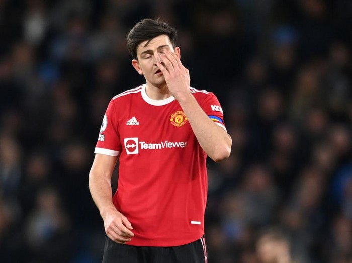 MANCHESTER, ENGLAND - MARCH 06: Harry Maguire of Manchester United looks dejected during the Premier League match between Manchester City and Manchester United at Etihad Stadium on March 06, 2022 in Manchester, England. (Photo by Michael Regan/Getty Images)
