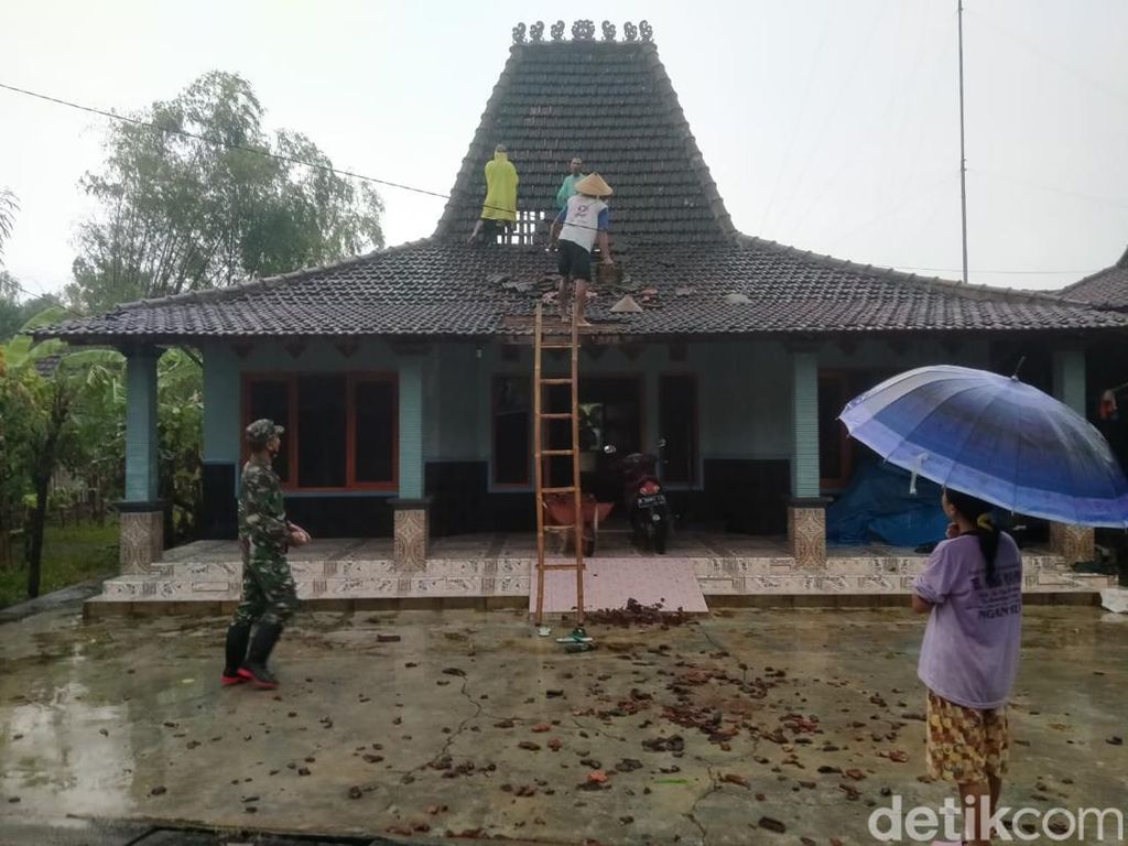 Puluhan Rumah Rusak Usai Diterjang Hujan dan Angin Kencang di Pati