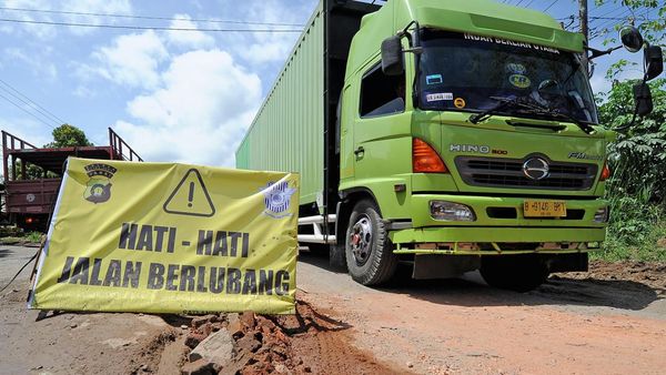 Waduh! Jalan Nasional Penghubung Jambi-Sumsel Rusak