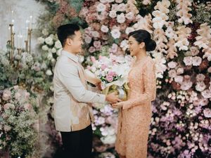 10 Inspirasi Makeup dan Kebaya Lamaran Putri Tanjung