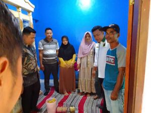 Duka Keluarga Jamaludin Korban Tewas Akibat Serangan KKB di Papua Duka Keluarga Jamaludin Korban Tewas Akibat Serangan KKB di Papua