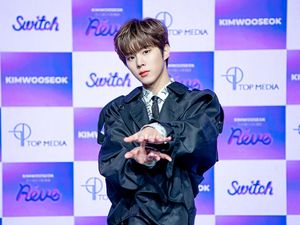 Aksi Panggung Kim Woo Seok di Showcase Comeback 3RD DESIRE [Reve]