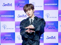 Aksi Panggung Kim Woo Seok di Showcase Comeback 3RD DESIRE [Reve]