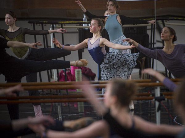 Kisah Penari Balet Ukraina Temukan Panggung di Negeri Tetangga