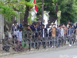 Mahasiswa Kepulauan Madura Demo Minta Kapal Antarpulau Beroperasi Lagi