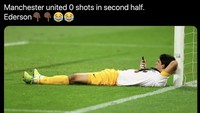 Dengan MU tak bikin satu pun tembakan di babak kedua, kiper Man City Ederson jadi bisa leha-leha. Foto: dok. Twitter  