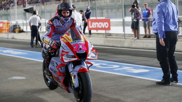 MotoGP - Qatar Grand Prix - Losail International Circuit, Lusail, Qatar - March 6, 2022 Gresini Racing MotoGP's Enea Bastianini after winning the race REUTERS/Ibraheem Al Omari