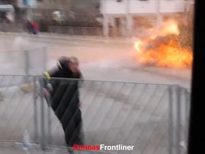 Ngeri! Detik-detik Warga Ukraina Nyaris Kena Mortir Rusia