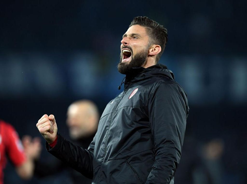 Giroud-Ibra Tak Bersaing, Sama-sama Mau Bantu Milan Scudetto Giroud-Ibra Tak Bersaing, Sama-sama Mau Bantu Milan Scudetto