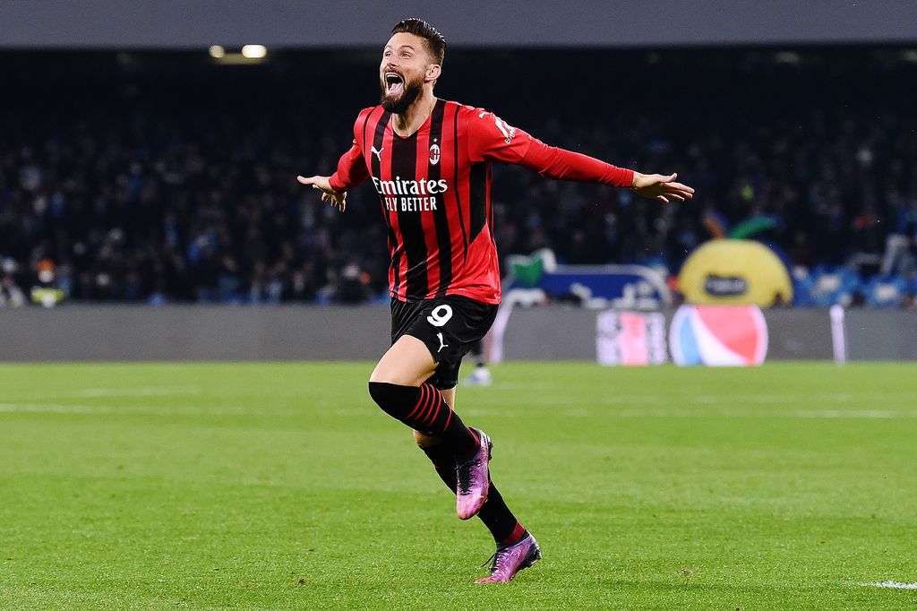 NAPLES, ITALY - MARCH 06: Olivier Giroud of AC Milan celebrates after scoring their sides first goal during the Serie A match between SSC Napoli and AC Milan at Stadio Diego Armando Maradona on March 06, 2022 in Naples, . (Photo by Francesco Pecoraro/Getty Images)