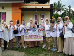 PIRA Sumbar Bantu Kader Perempuan Gerindra Korban Gempa Pasbar