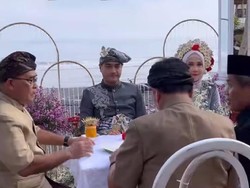 Penghulu-Bupati Jembrana Kenang Momen Pernikahan Venna Melinda