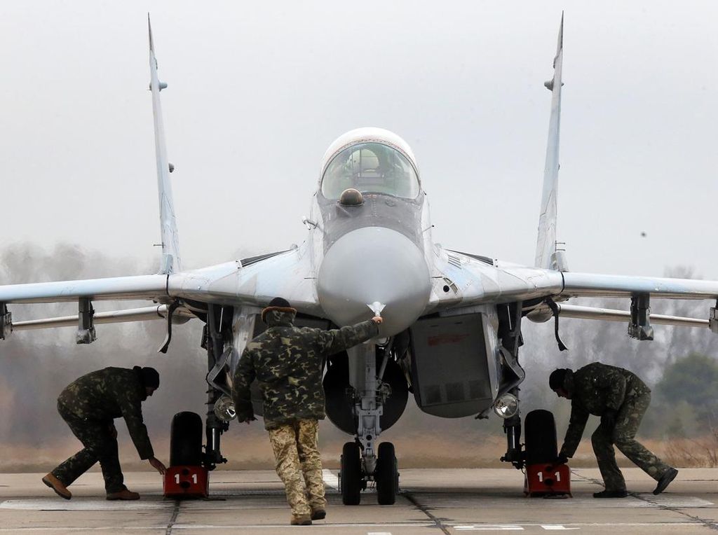 Polandia Jadi Negara NATO Pertama yang Kirim Jet Tempur ke Ukraina