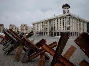 Potret Kota Kyiv Berhias Barikade Anti-tank