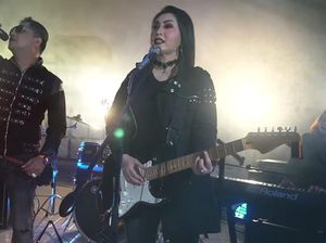 Ratna Listy Ngerock Bareng Panglima Langit