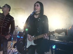 Ratna Listy Alami Kecelakaan Menuju Madiun, Ban Mobil Pecah hingga Berasap