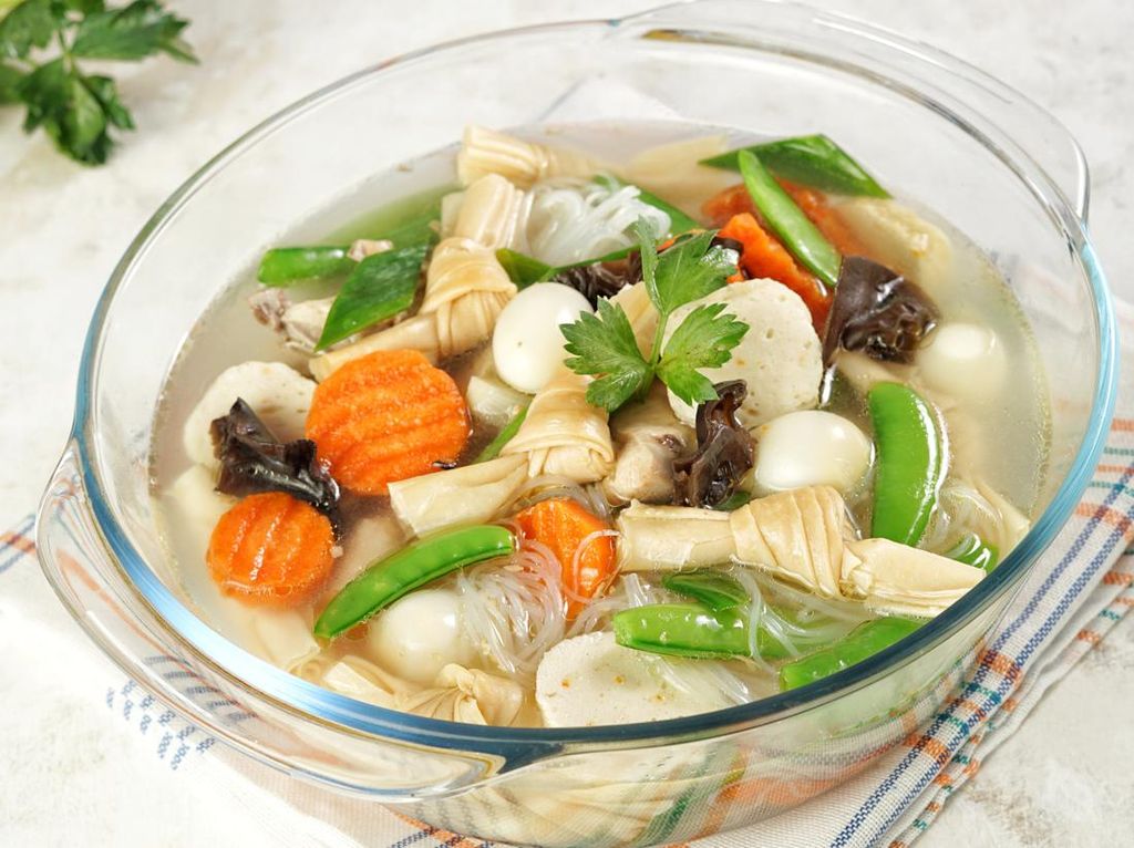 Resep Sup Kimlo dengan Kulit Tahu yang Berkuah Bening Segar