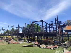 Rumah Adat Bone Bola Soba yang Terbakar Akan Dibangun Ulang di Lokasi Baru Rumah Adat Bone Bola Soba yang Terbakar Akan Dibangun Ulang di Lokasi Baru