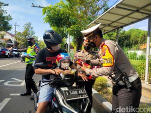 Pengendara Tertib Berlalu lintas di Bojonegoro Dapat Doorprize