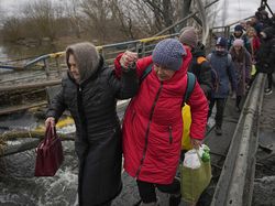Jeritan Hati Ibu-ibu di Shelter Pengungsian Ukraina