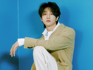 Tulang Selangka The8 SEVENTEEN Retak, Tetap Promosi Pakai Penyangga Tulang Selangka The8 SEVENTEEN Retak, Tetap Promosi Pakai Penyangga