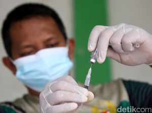 Dapat Beras-Minyak Goreng, Warga Parepare Rela Antri Divaksin Dapat Beras-Minyak Goreng, Warga Parepare Rela Antri Divaksin