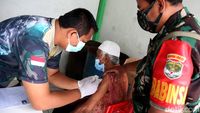 Vaksinasi Door to Door Sasar Ratusan Warga di Kota Bekasi
