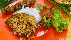 Ngeunah Pisan! Kulineran di Warung Sunda Pakai Lalapan hingga Sayur Asem