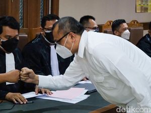 Cuitan Allahmu Lemah Berujung Vonis 5 Bulan Bui Ferdinand Hutahaean Cuitan Allahmu Lemah Berujung Vonis 5 Bulan Bui Ferdinand Hutahaean