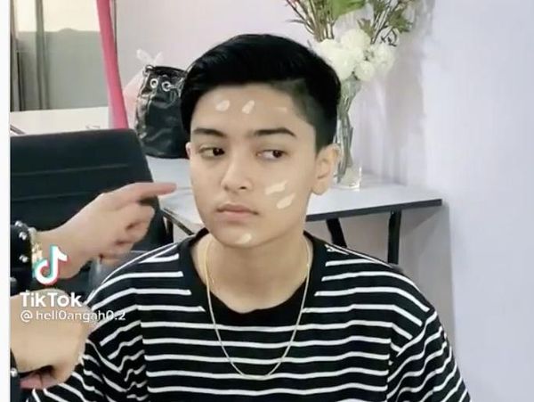 Viral Pria Ganteng Jadi Model Hijab, Identitas Aslinya Mengejutkan