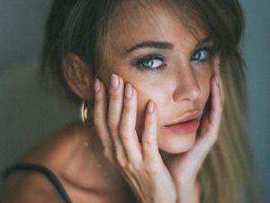 Potret Model Ukraina yang Jual Foto Seksi untuk Bantu Keuangan Klub Bola Potret Model Ukraina yang Jual Foto Seksi untuk Bantu Keuangan Klub Bola
